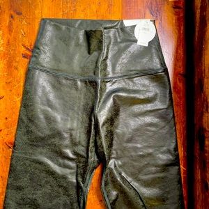 BRAND NEW. NEVER WORN. Aerie hunter green pleather leggings